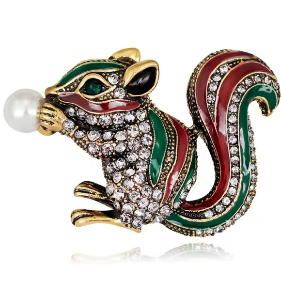 Coming Soon Squirrel Brooch - Picture 1 of 1
